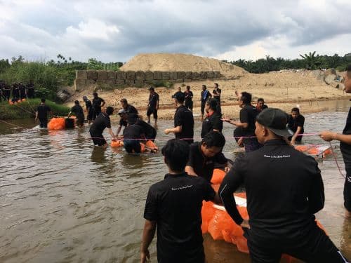 Crossurvive Sdn Bhd team building