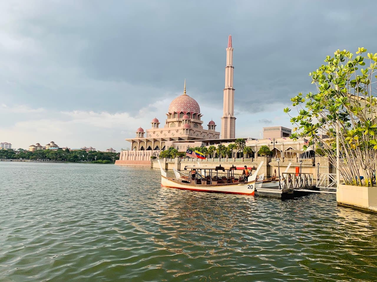 Cruise Tasik Putrajaya team building