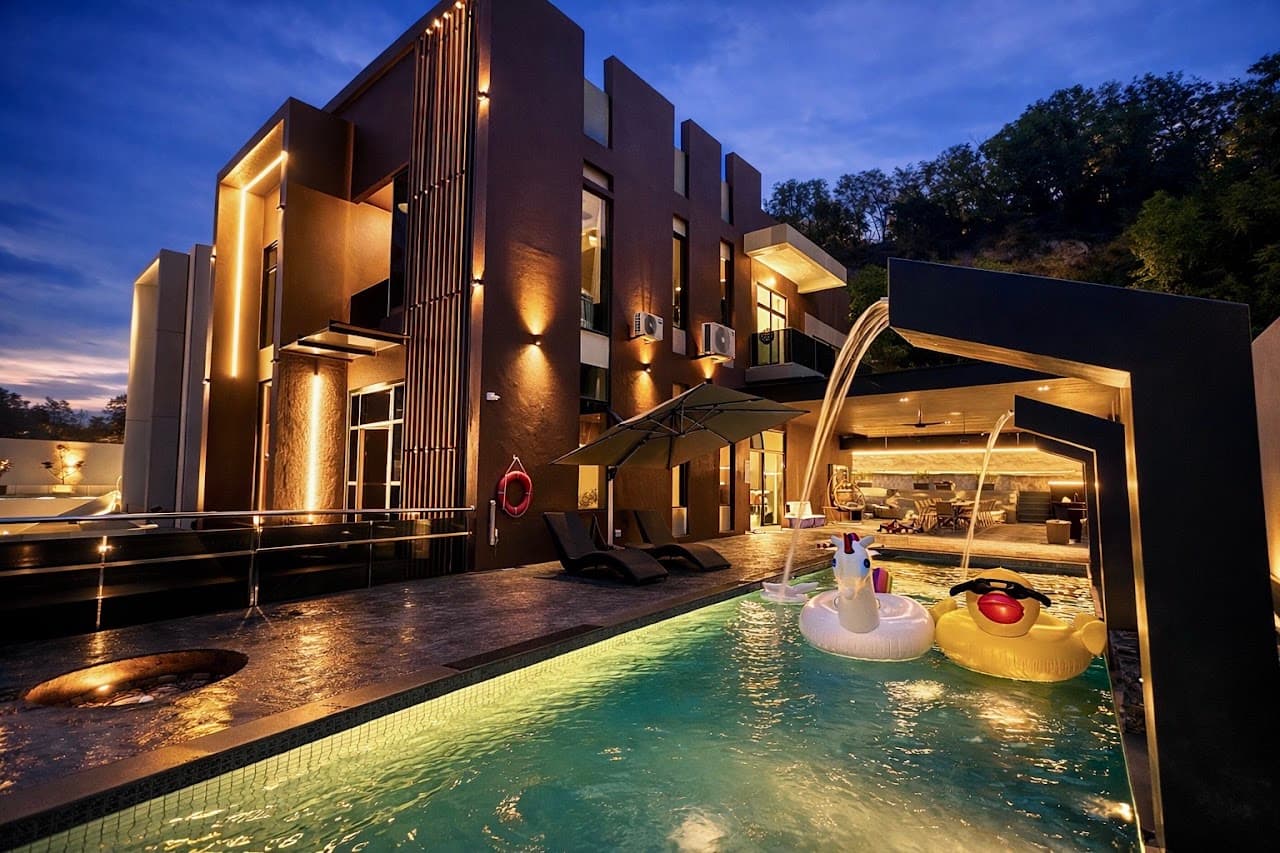RV Villa (Retreats Villa) team building