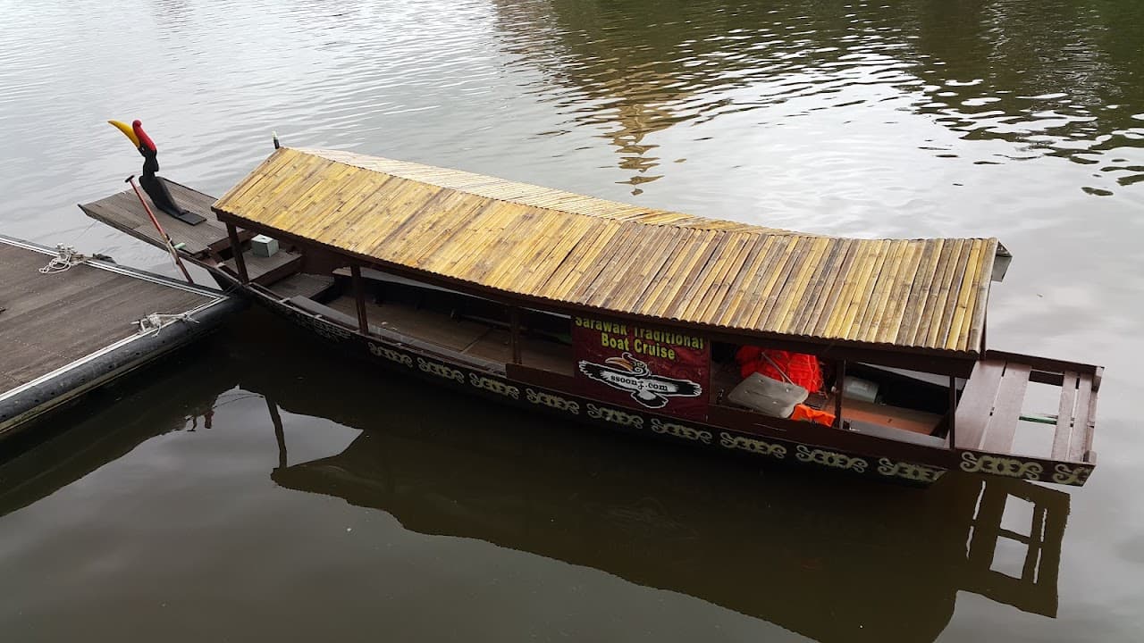 Sarawak Traditional Boat Cruise team building