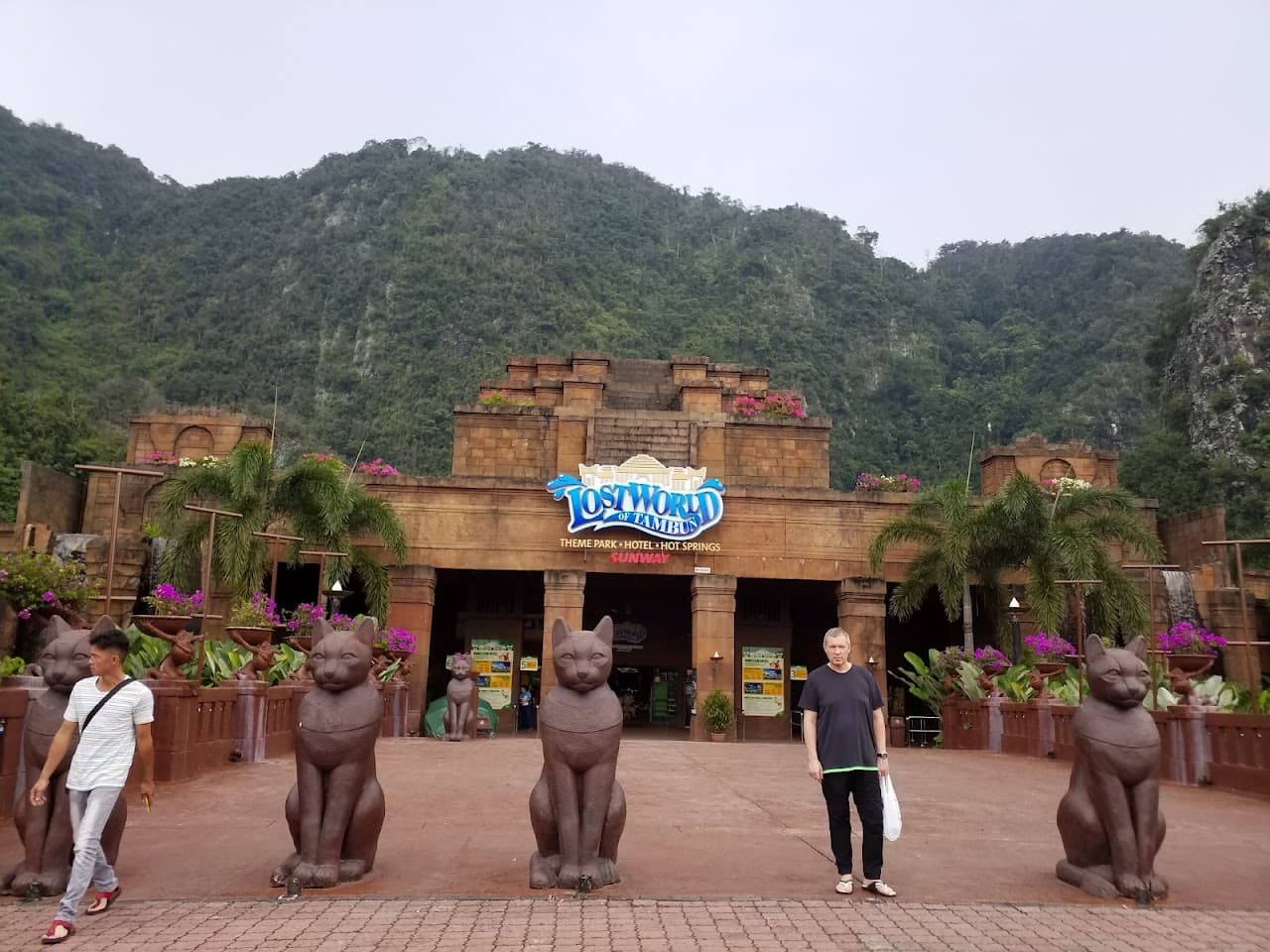 Sunway Lost World Theme Park : Hot Springs & Night Park team building